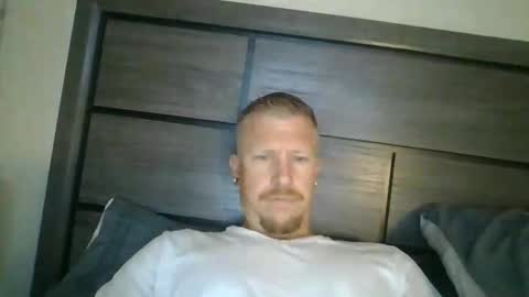 AthleticWhiteboy777 online show from May 25, 7:47 am