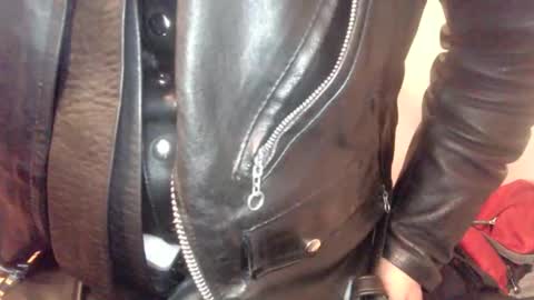 Atlleather1 online show from April 17, 3:42 am