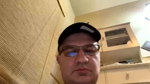 Snapshot of atozzzz chatting on March 8, 2:04 am atozzzz online show from March 8, 2:04 am