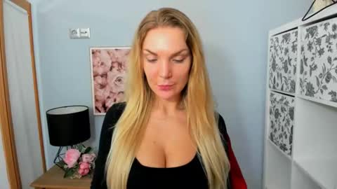 Snapshot of aullorasensual chatting on February 14, 3:47 pm AulloraSensual online show from February 14, 3:47 pm