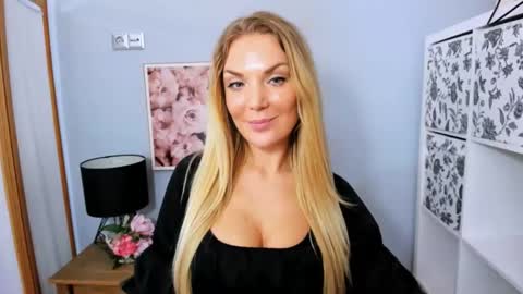 Snapshot of aullorasensual chatting on February 16, 3:16 pm AulloraSensual online show from February 16, 3:16 pm