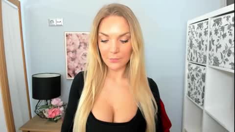 Snapshot of aullorasensual chatting on February 21, 6:18 am AulloraSensual online show from February 21, 6:18 am