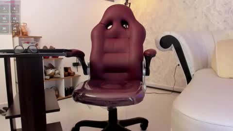 Aura sanders online show from March 11, 4:24 pm