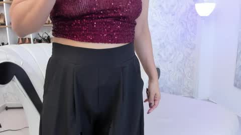 Aura sanders online show from April 8, 11:43 am