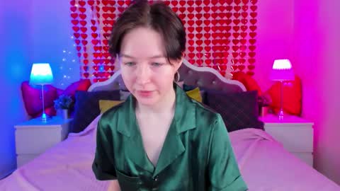 auradiaz online show from March 2, 8:43 am