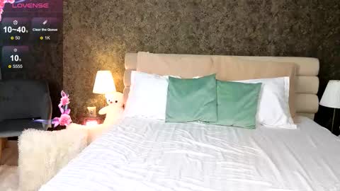 Aura online show from March 24, 6:57 pm