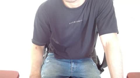 Snapshot of aureliv1 chatting on April 26, 9:45 pm Aureliano online show from April 26, 9:45 pm
