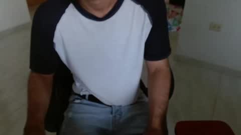 Snapshot of aureliv1 chatting on May 14, 10:27 pm Aureliano online show from May 14, 10:27 pm