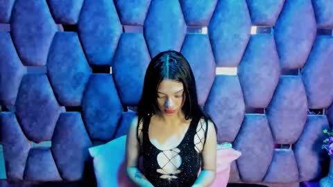 aurora online show from December 4, 3:10 pm