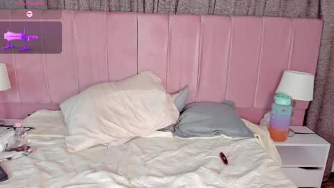 Snapshot of aurora_divine chatting on January 4, 10:34 pm aurora_divine online show from January 4, 10:34 pm