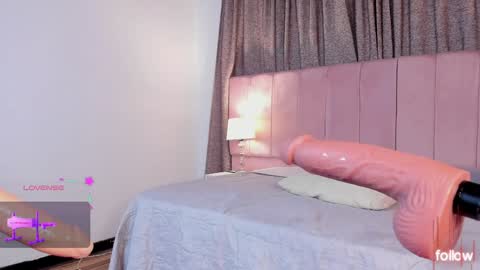 Snapshot of aurora_divine chatting on January 8, 11:30 pm aurora_divine online show from January 8, 11:30 pm