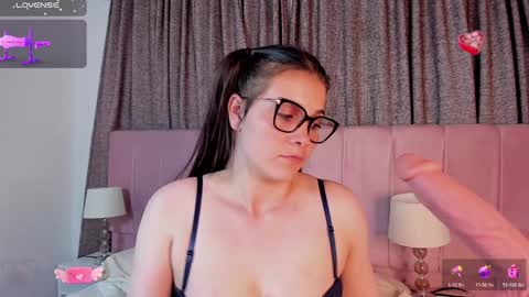 Snapshot of aurora_divine chatting on January 21, 1:18 am aurora_divine online show from January 21, 1:18 am