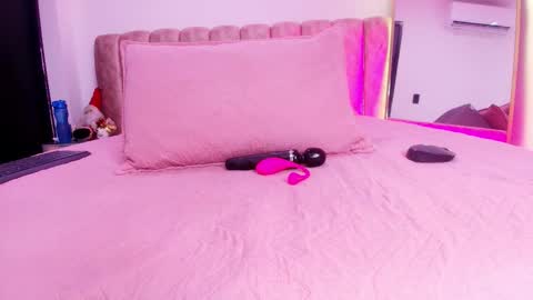 auroraa_miller online show from December 18, 12:00 pm