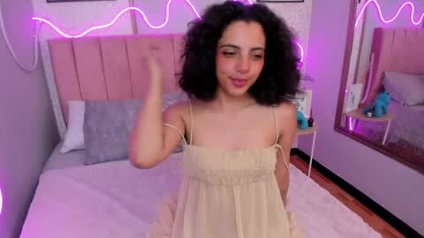 Snapshot of auroramillss chatting on April 15, 3:46 am Mariana online show from April 15, 3:46 am