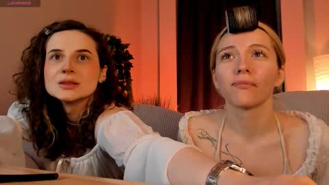 aurorawrenfield online show from March 26, 3:01 am