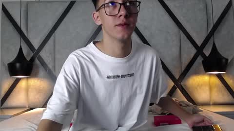 austinreeds online show from September 25, 12:31 pm