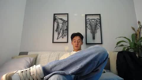 austinreeds online show from November 15, 12:34 pm