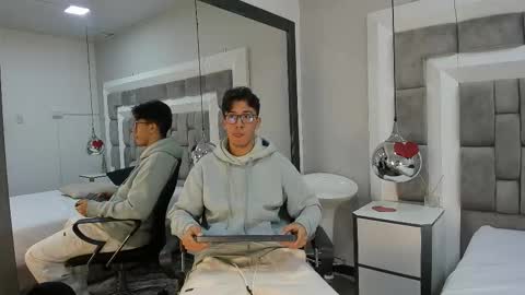 austinreeds online show from February 23, 12:24 pm