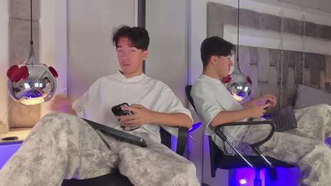 austinreeds online show from April 4, 2:14 pm