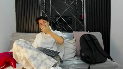 austinreeds online show from April 11, 10:58 pm