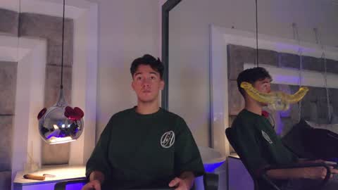 austinreeds online show from April 12, 12:21 pm