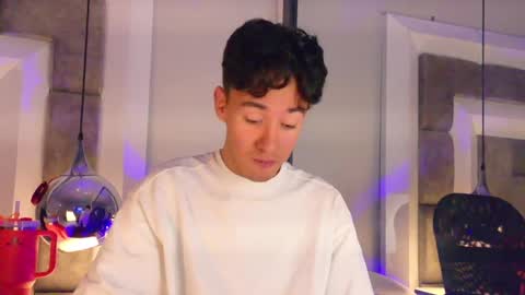 austinreeds online show from April 18, 1:48 pm