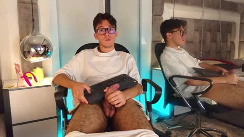 austinreeds online show from May 23, 1:15 pm