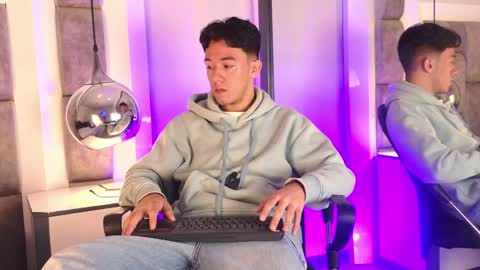 austinreeds online show from June 1, 1:02 pm