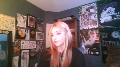 Snapshot of ava_mack chatting on June 20, 2:47 am Ava Mack online show from June 20, 2:47 am