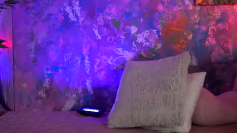 Ava online show from June 12, 8:08 pm