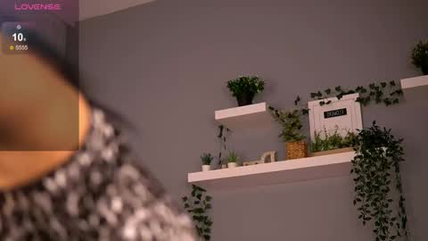 Ava online show from April 18, 6:45 pm