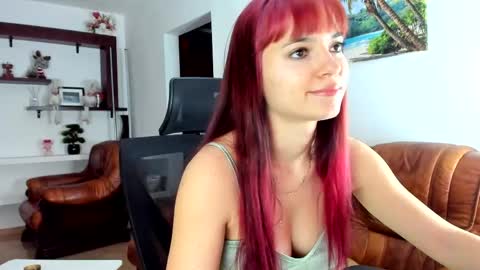Snapshot of avapinkqueen chatting on May 5, 12:07 am Ava online show from May 5, 12:07 am