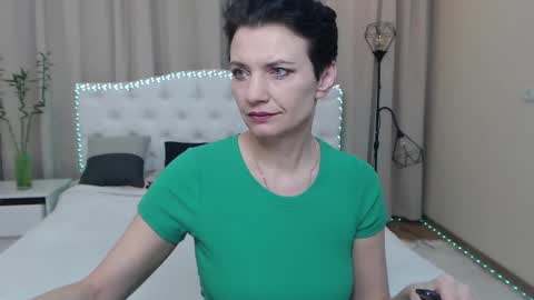 avasaturnian online show from February 1, 8:13 am