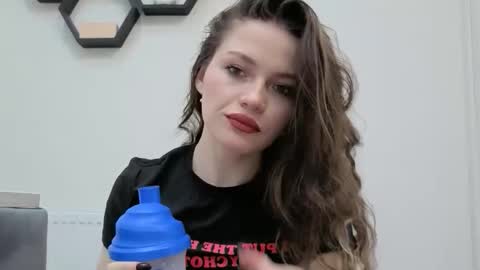 Aveline online show from March 24, 5:51 pm