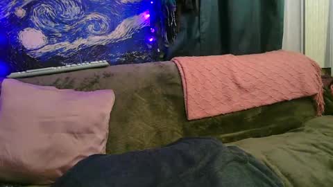 Snapshot of average_girl222 chatting on June 20, 7:22 am raven blue online show from June 20, 7:22 am