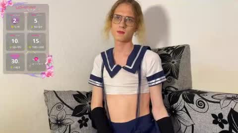 Snapshot of avery_adam chatting on July 20, 6:32 pm Alex online show from July 20, 6:32 pm