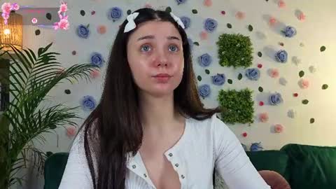 AveryWillow online show from June 20, 1:41 am
