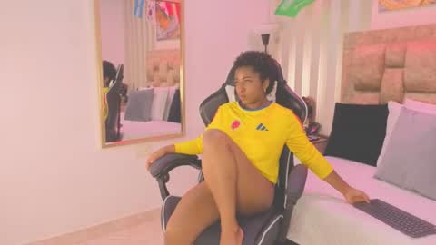 Snapshot of avis_lara chatting on June 17, 7:48 pm AVIS online show from June 17, 7:48 pm