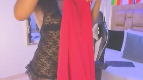 Snapshot of avis_lara chatting on June 19, 6:56 pm AVIS online show from June 19, 6:56 pm