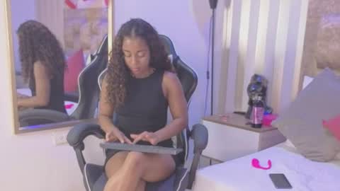 Snapshot of avis_lara chatting on June 30, 8:10 pm AVIS online show from June 30, 8:10 pm