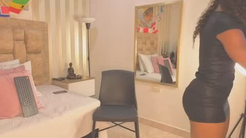 Snapshot of avis_lara chatting on July 15, 6:35 pm AVIS online show from July 15, 6:35 pm