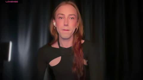 avril_pearly_ online show from May 31, 6:42 pm