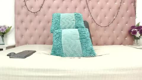 Snapshot of avrilbennettx chatting on May 19, 12:55 pm Avril... online show from May 19, 12:55 pm