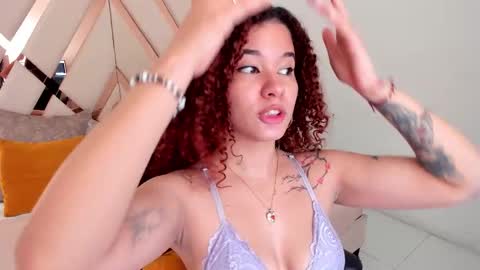 Avril  online show from February 19, 11:39 am