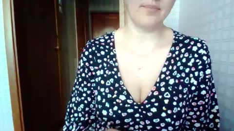 awesomeladyy online show from April 15, 7:59 am