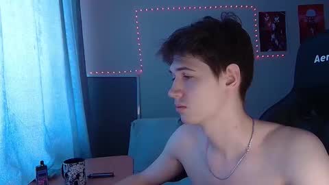 axel_0ne online show from February 13, 8:10 am