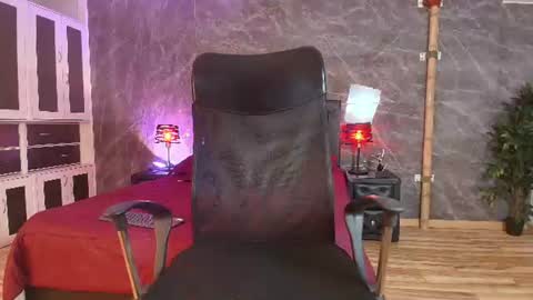axel_draven online show from August 5, 10:40 am