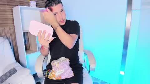 axel_grey_ online show from September 11, 11:54 am