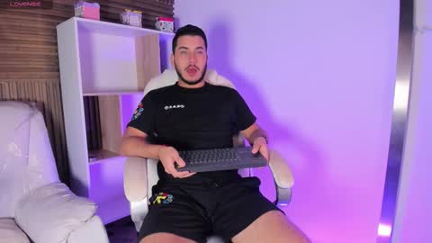 axel_grey_ online show from October 14, 12:28 pm