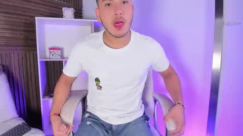 axel_grey_ online show from October 21, 12:17 pm